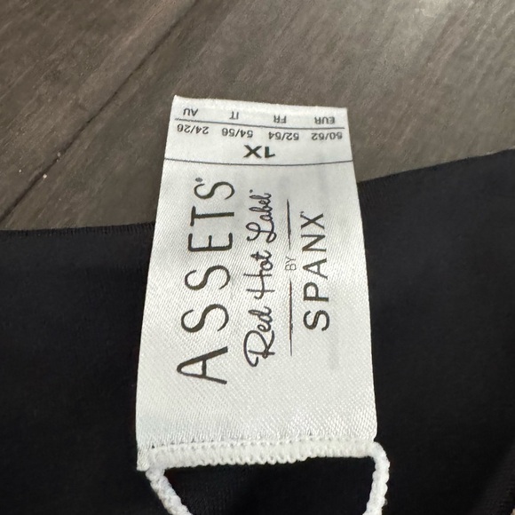 Assets red hot by SPANX Shapewear XL - Picture 3 of 3